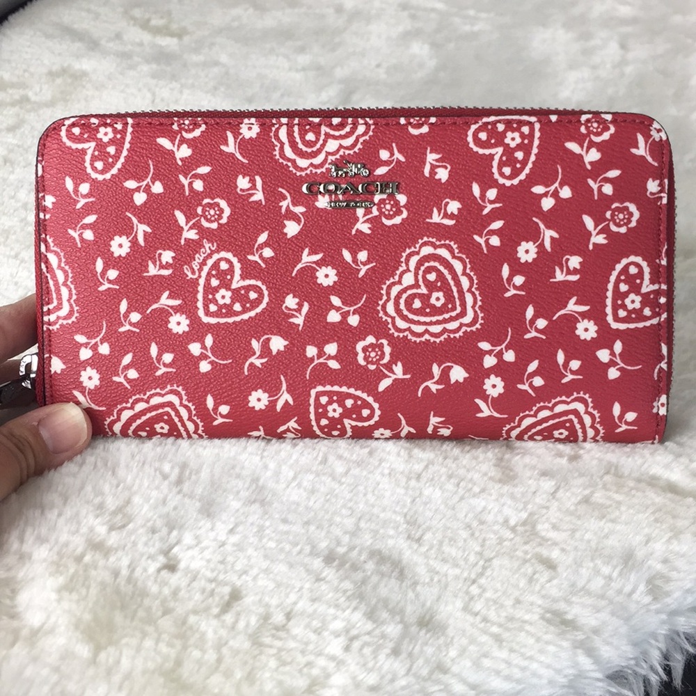 NWT COACH RED LACE HEART ZIP AROUND WALLET